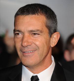 Banderas shows off sword skills