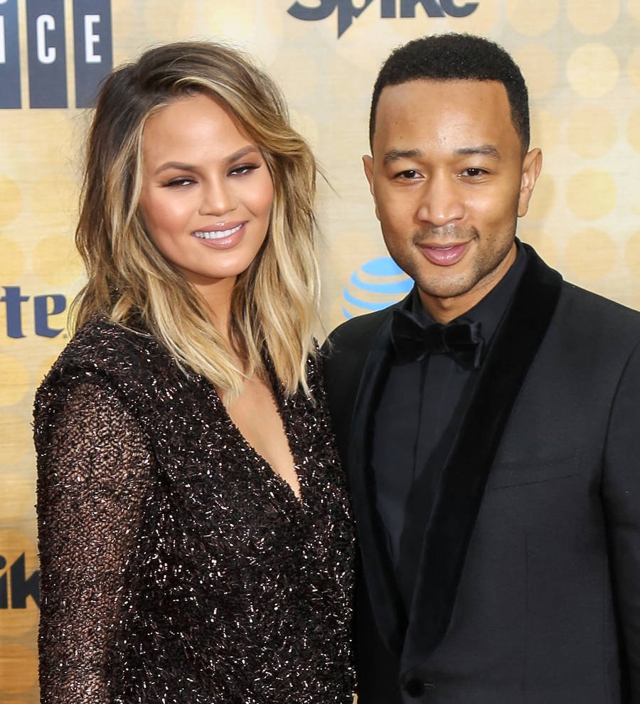 Olympic gymnast Aly Raisman offers to train John Legend's daughter