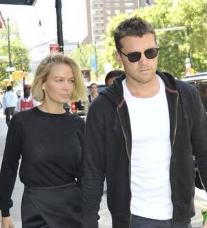 Lara Bingle slams Australian reporter for criticizing baby name