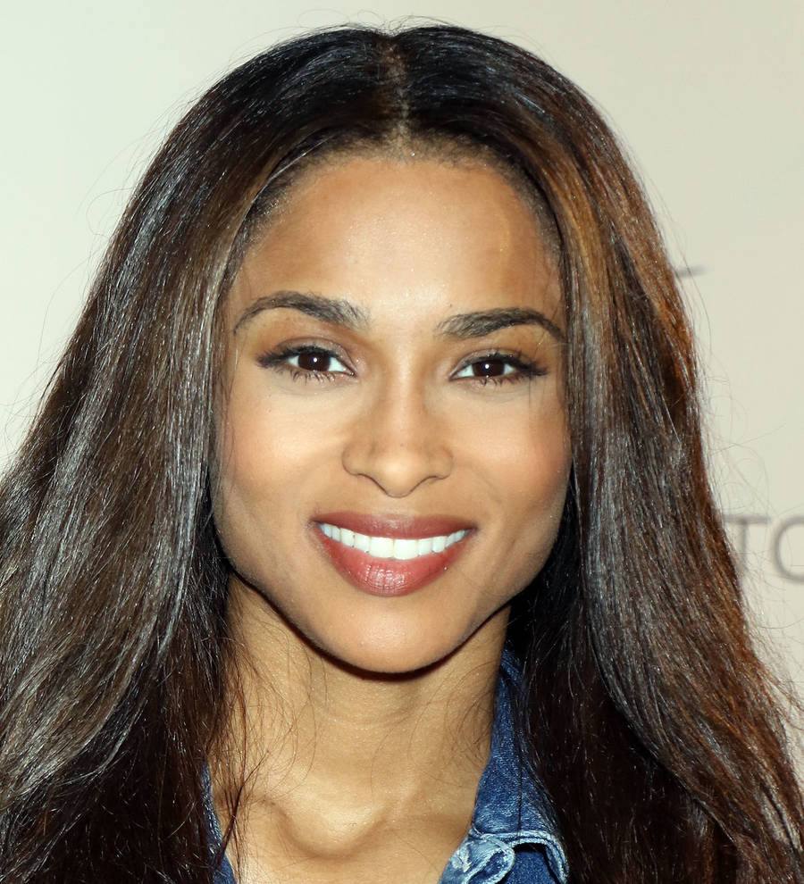 Ciara laughs off pregnancy speculation
