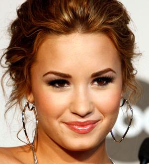 Demi Lovato offers million to Japan