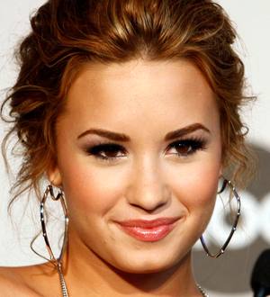 Demi Lovato offers million to Japan