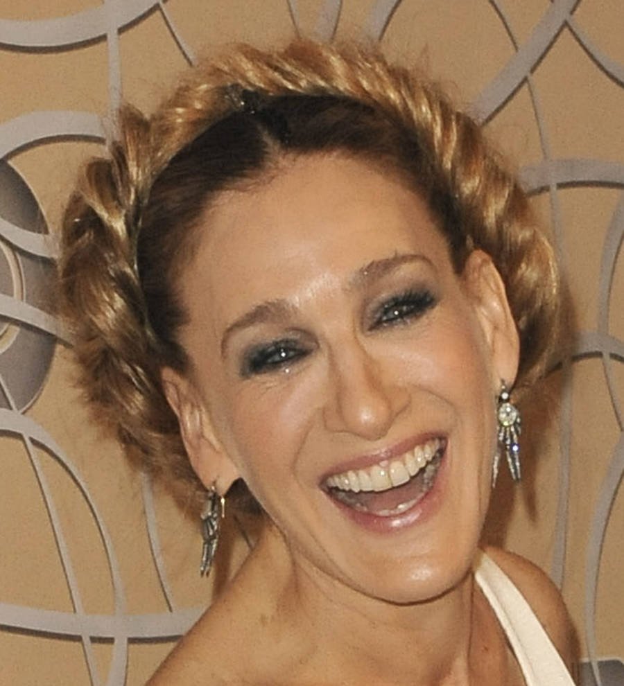 Sarah Jessica Parker hit the Golden Globes in a wedding dress