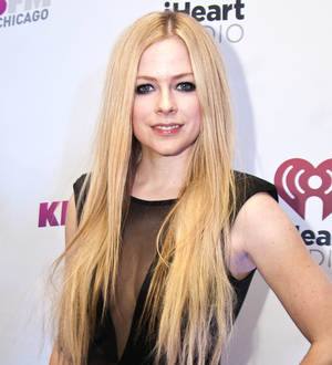 Avril Lavigne suing over concert fee