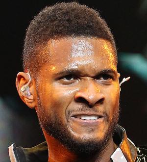 Usher has hot tub on tour