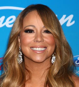 Mariah Carey suffers wardrobe malfunction on TV