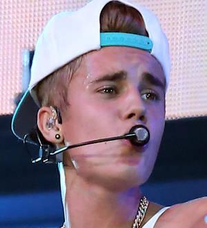 Justin Bieber surprises fans with show tickets