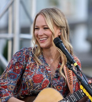 Jewel to play June Carter
