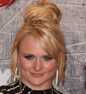Miranda Lambert returns to the stage amid divorce woes