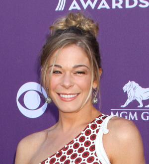 Leann Rimes suing cyber-bullies