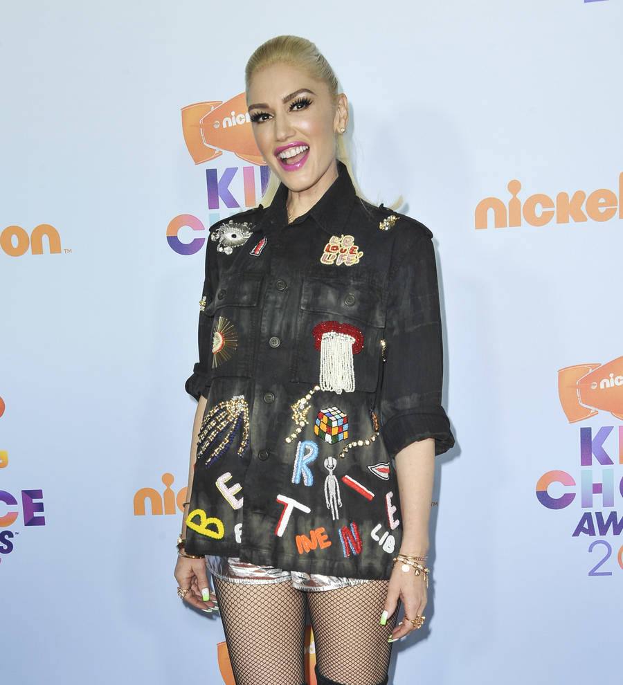 Gwen Stefani releasing Christmas album featuring Blake Shelton duet