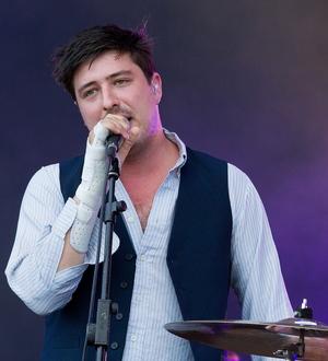 Mumford & Sons still on top in the U.S. as Streisand extends her top 10 run