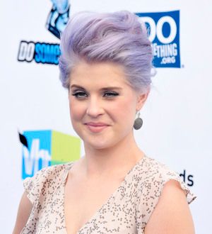 Kelly Osbourne backs Rivers in Rihanna row