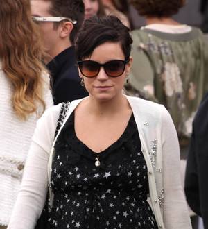 Lily Allen to donate designer bags to charity event