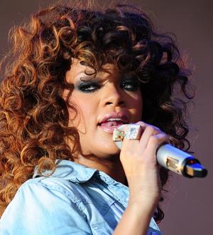 Rihanna's manager defends album schedule