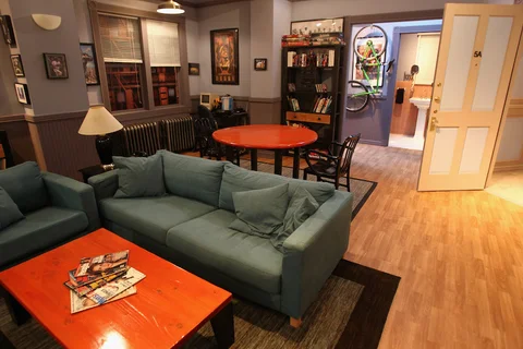 Interior Design-Off: 6 Sitcom Living Rooms You Need To Add To Your Pinterest Board!