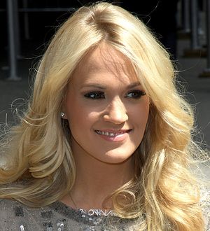 Carrie Underwood to play ball in charity match
