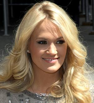 Carrie Underwood to play ball in charity match