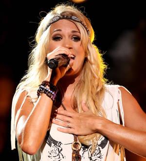 Carrie Underwood injured in stage fall