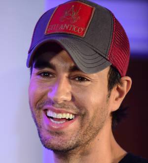Enrique Iglesias thanks fans for support after hand injury
