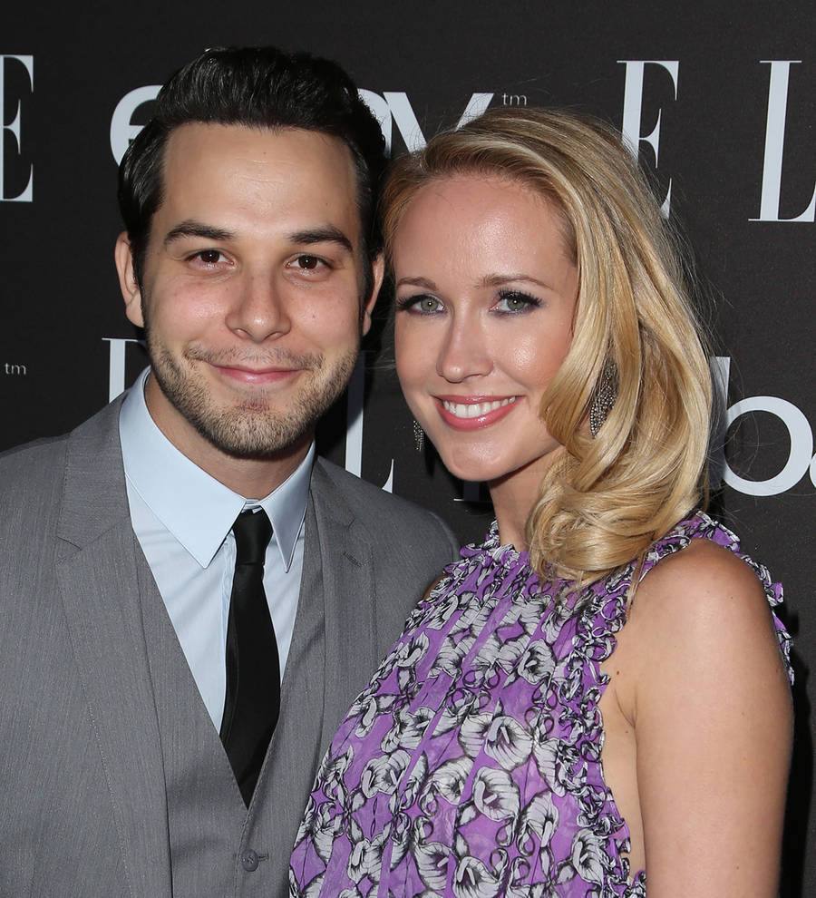 Anna Camp presents fiance Skylar Astin with special engagement ring