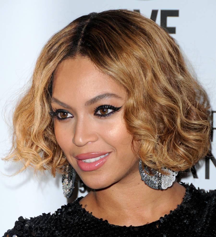 Anti-Beyonce campaigners outnumbered by fans at protest