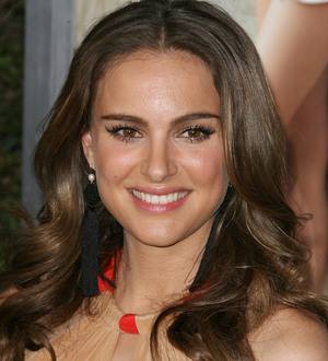 Natalie Portman Offers Movie Prop for Charity Auction