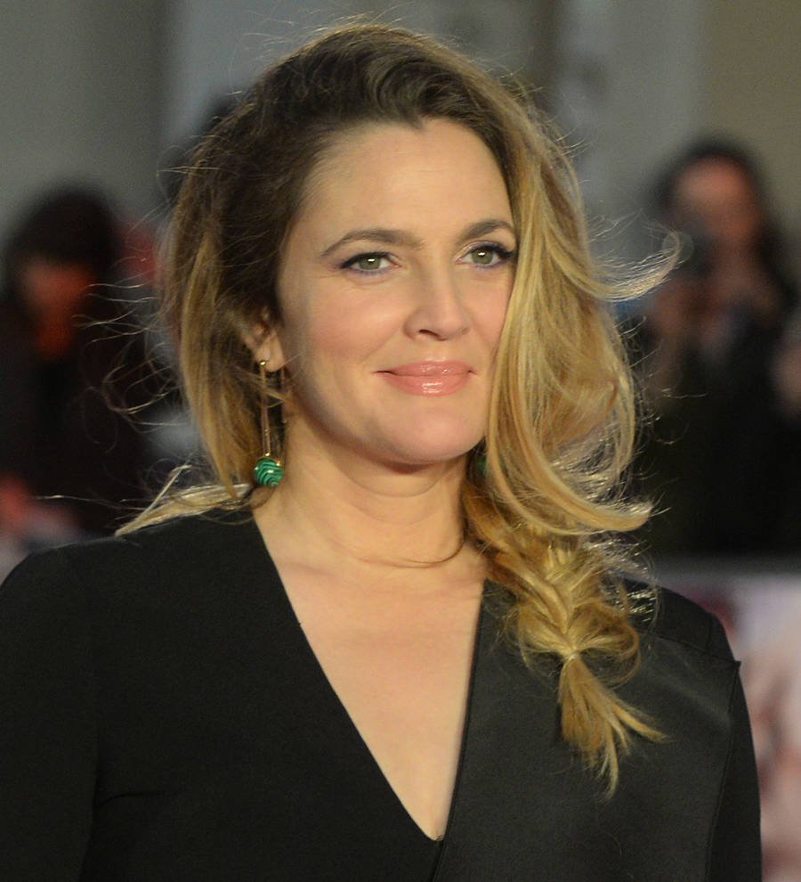 Drew Barrymore gives emotional speech at children's charity event