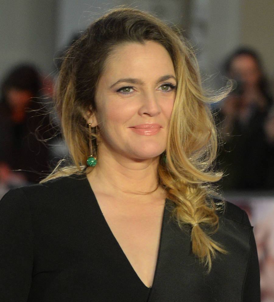 Drew Barrymore gives emotional speech at children's charity event