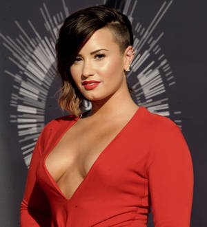 Demi Lovato praises Kardashians for positive body image