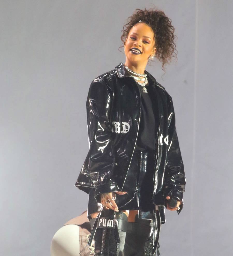 Rihanna 'loves' Drake for his VMAs speech