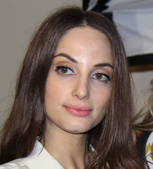 Alexa Ray Joel faints while performing on stage