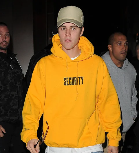 Justin Bieber's grandmother visits him in Scotland