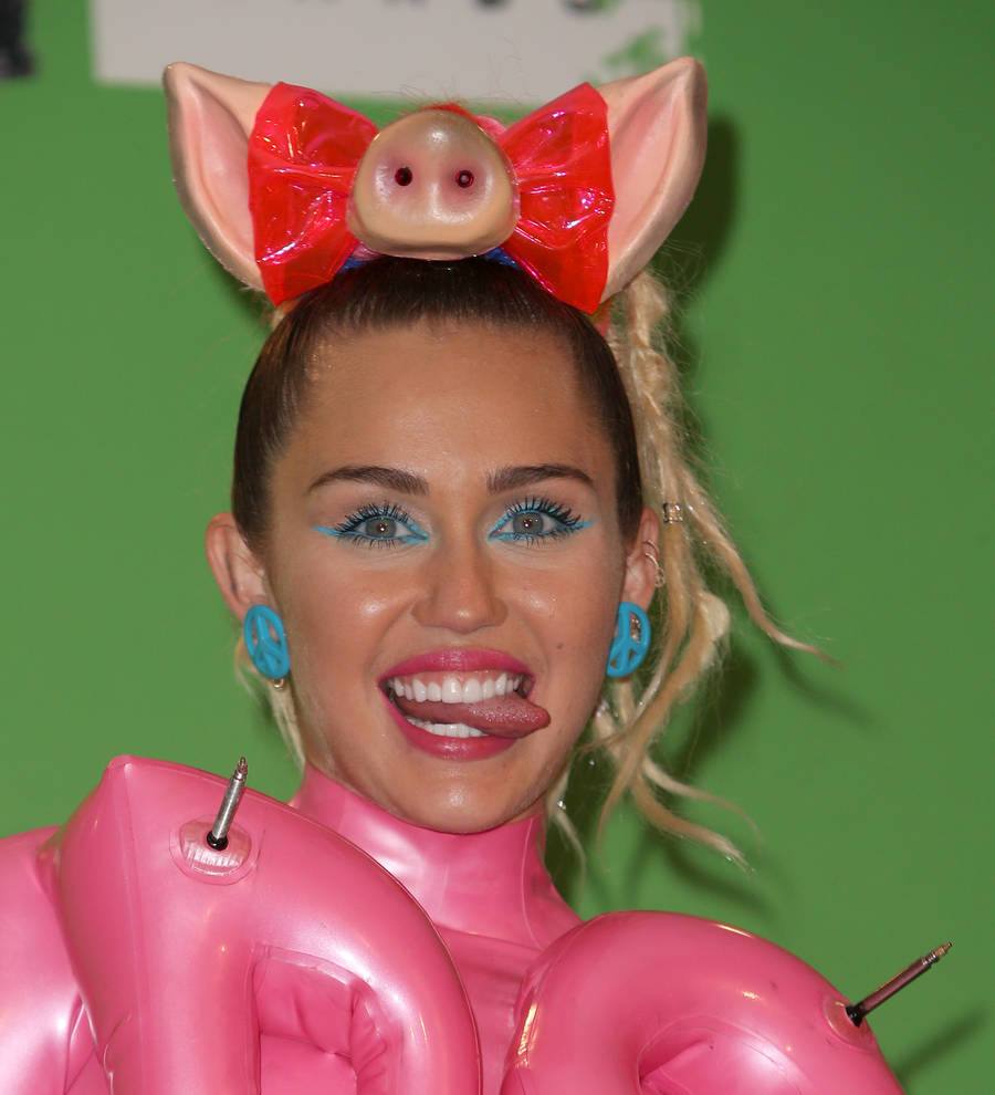 Miley Cyrus' mom slams rehab rumors
