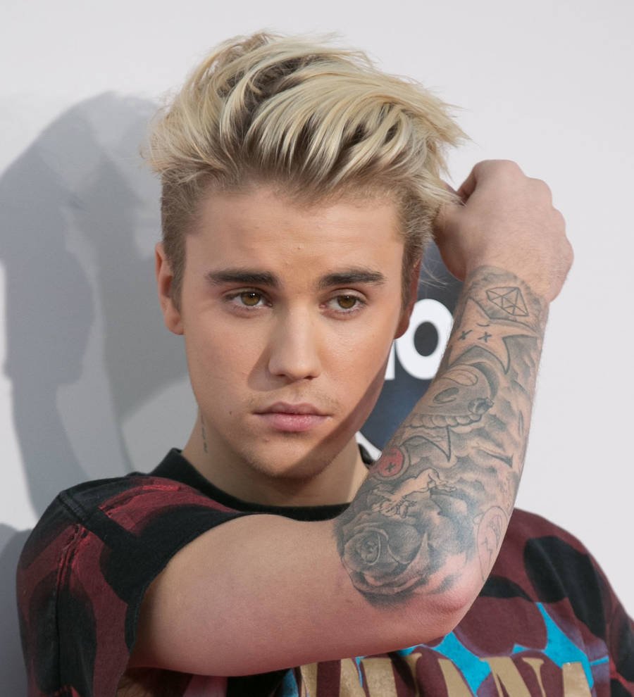 Justin Bieber gets birthday love from rumored girlfriends