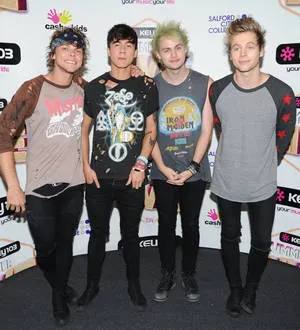 5 Seconds of Summer surprise fans at ticket box office