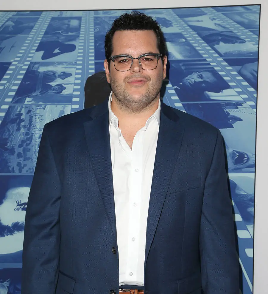 Josh Gad quizzes Lupita Nyong'o to spill Star Wars secrets