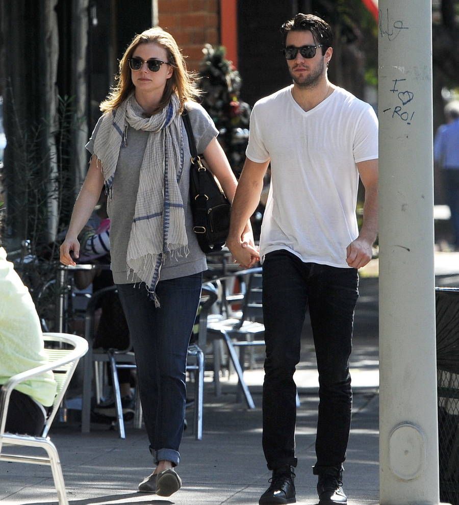 Emily VanCamp engaged to Revenge co-star Josh Bowman