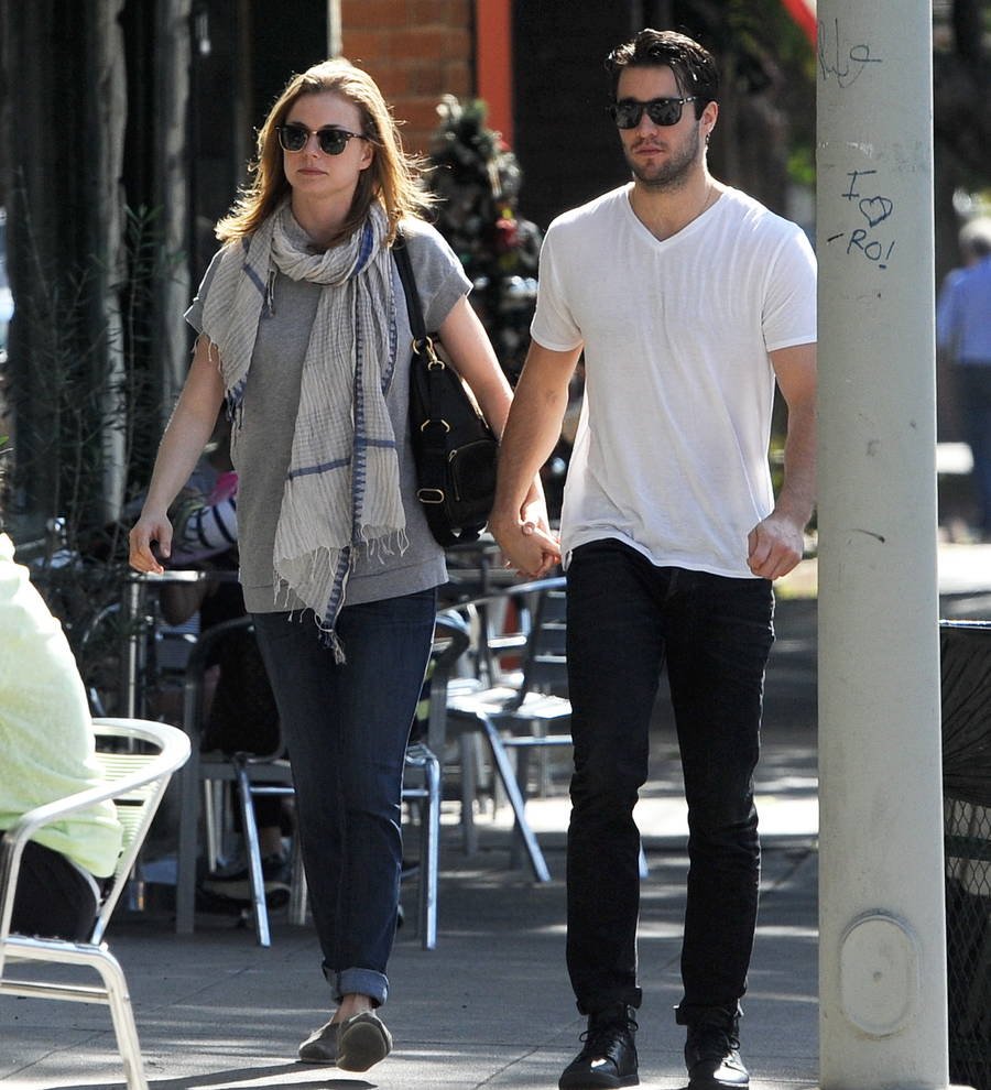 Emily VanCamp engaged to Revenge co-star Josh Bowman