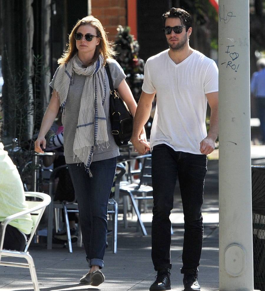Emily VanCamp engaged to Revenge co-star Josh Bowman