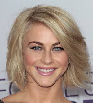 Julianne Hough rips dress at Golden Globes afterparty