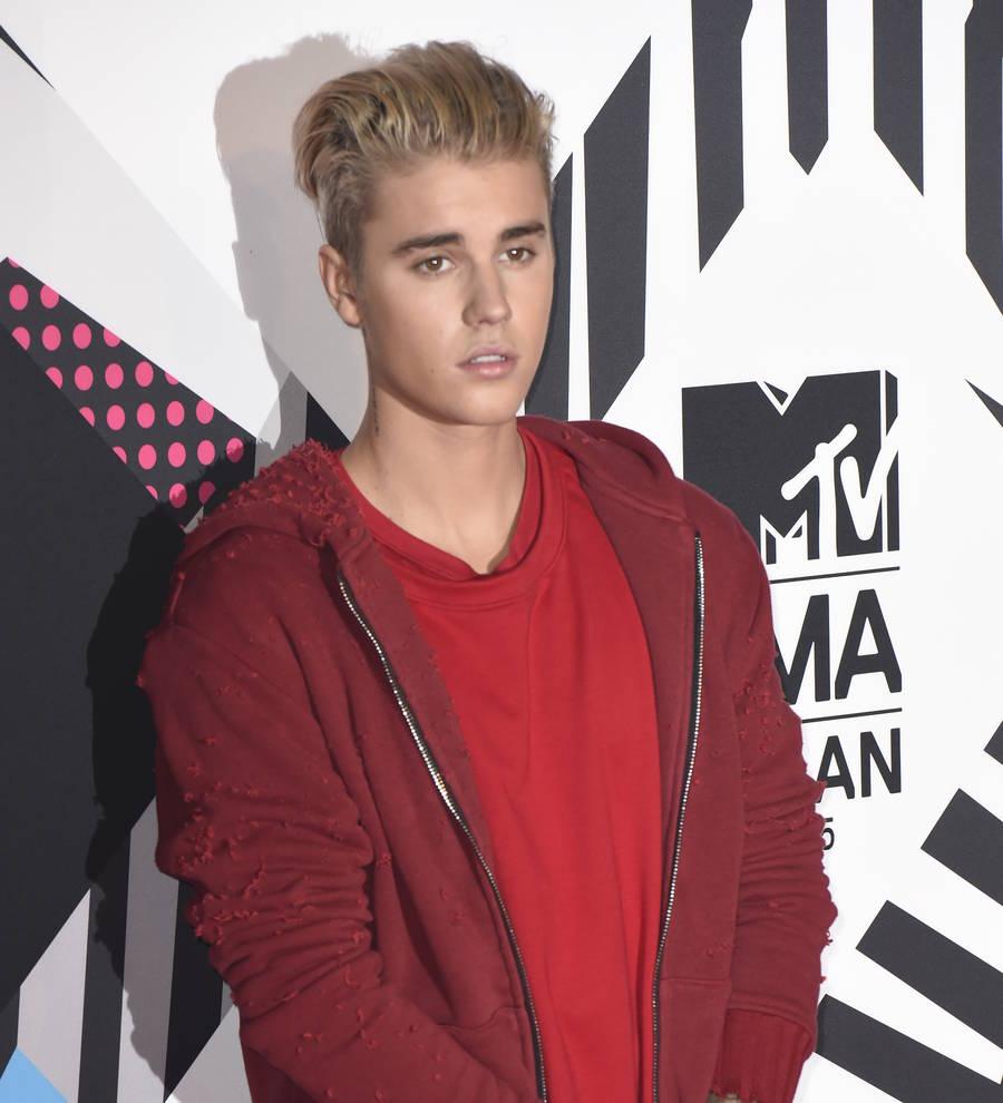 Justin Bieber apologizes for concert walk-out