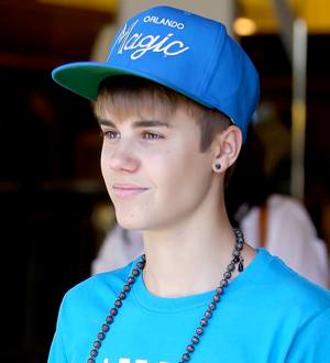Justin Bieber raps on Chris Brown's mixtape