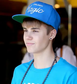 Justin Bieber raps on Chris Brown's mixtape