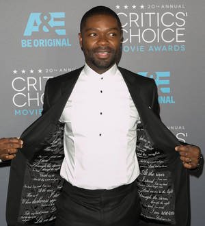 David Oyelowo honors Dr. King with suit jacket salute