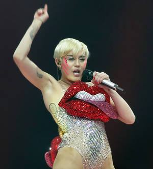 Miley Cyrus desperate to wake up from dog death nightmare