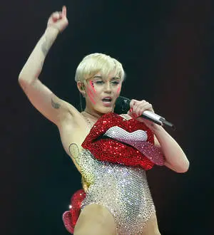 Miley Cyrus desperate to wake up from dog death nightmare