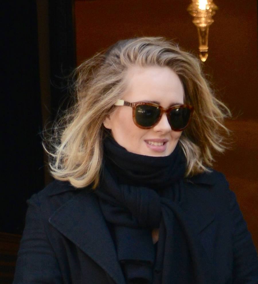 Emotional Adele 'overwhelmed' by fans' support