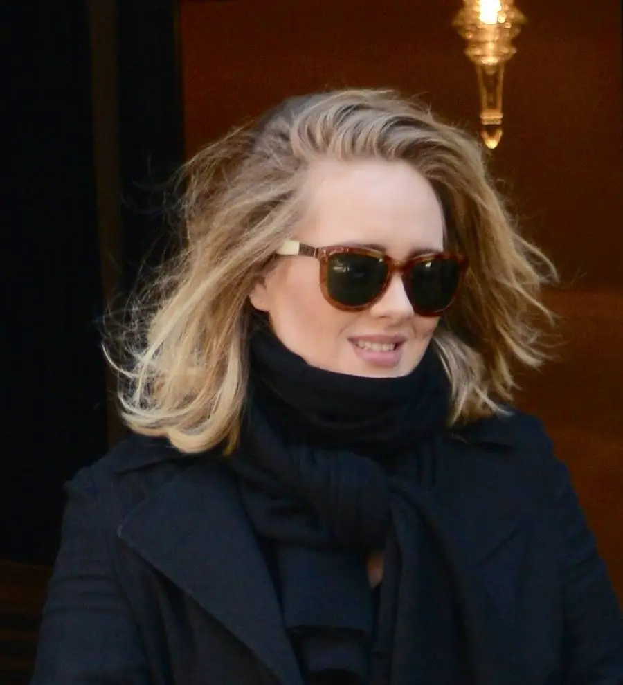 Emotional Adele 'overwhelmed' by fans' support