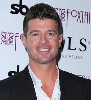 Robin Thicke adopts puppy with girlfriend